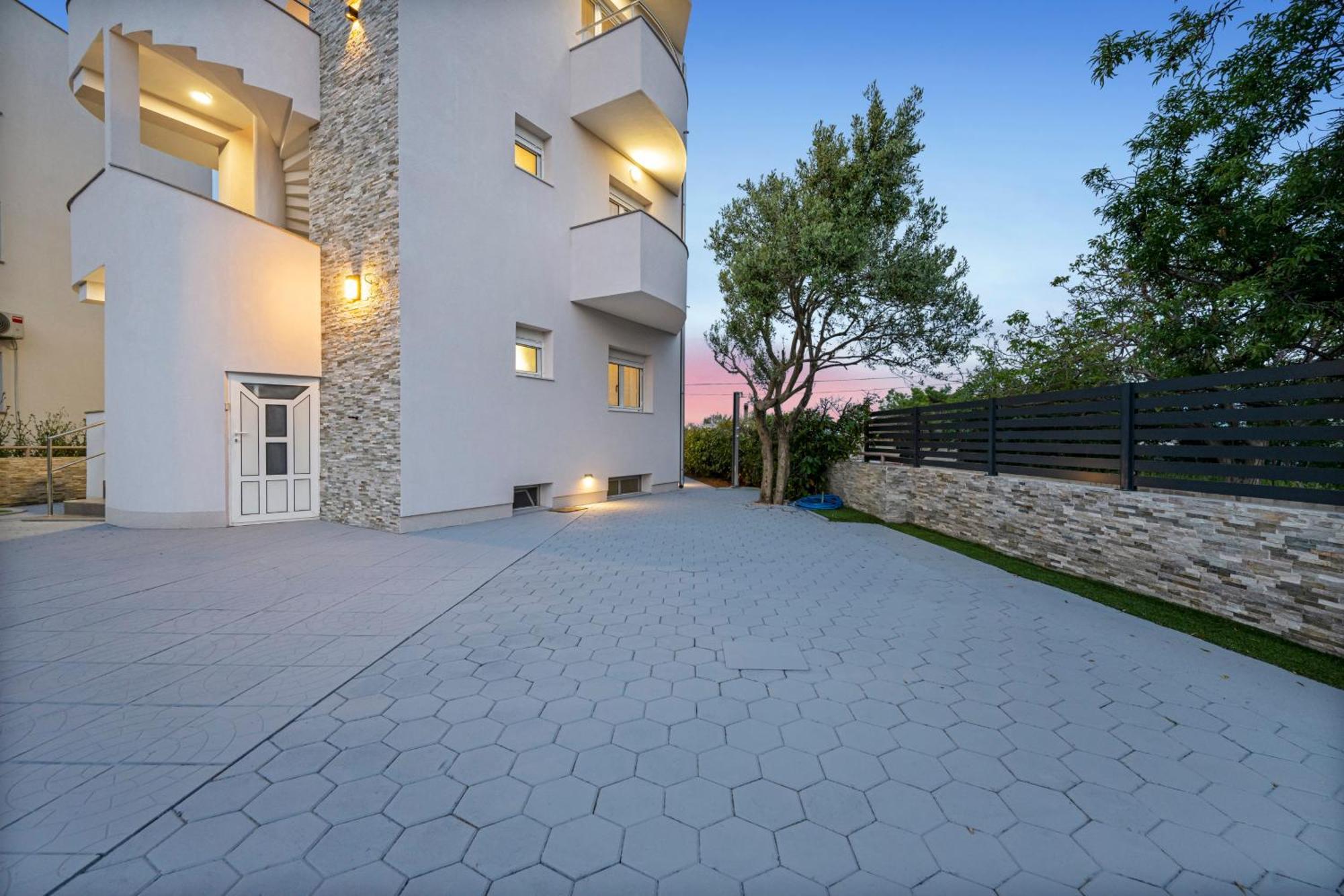 Aquarius Apartments - Beachside With Heated Pool Vodice Exterior foto
