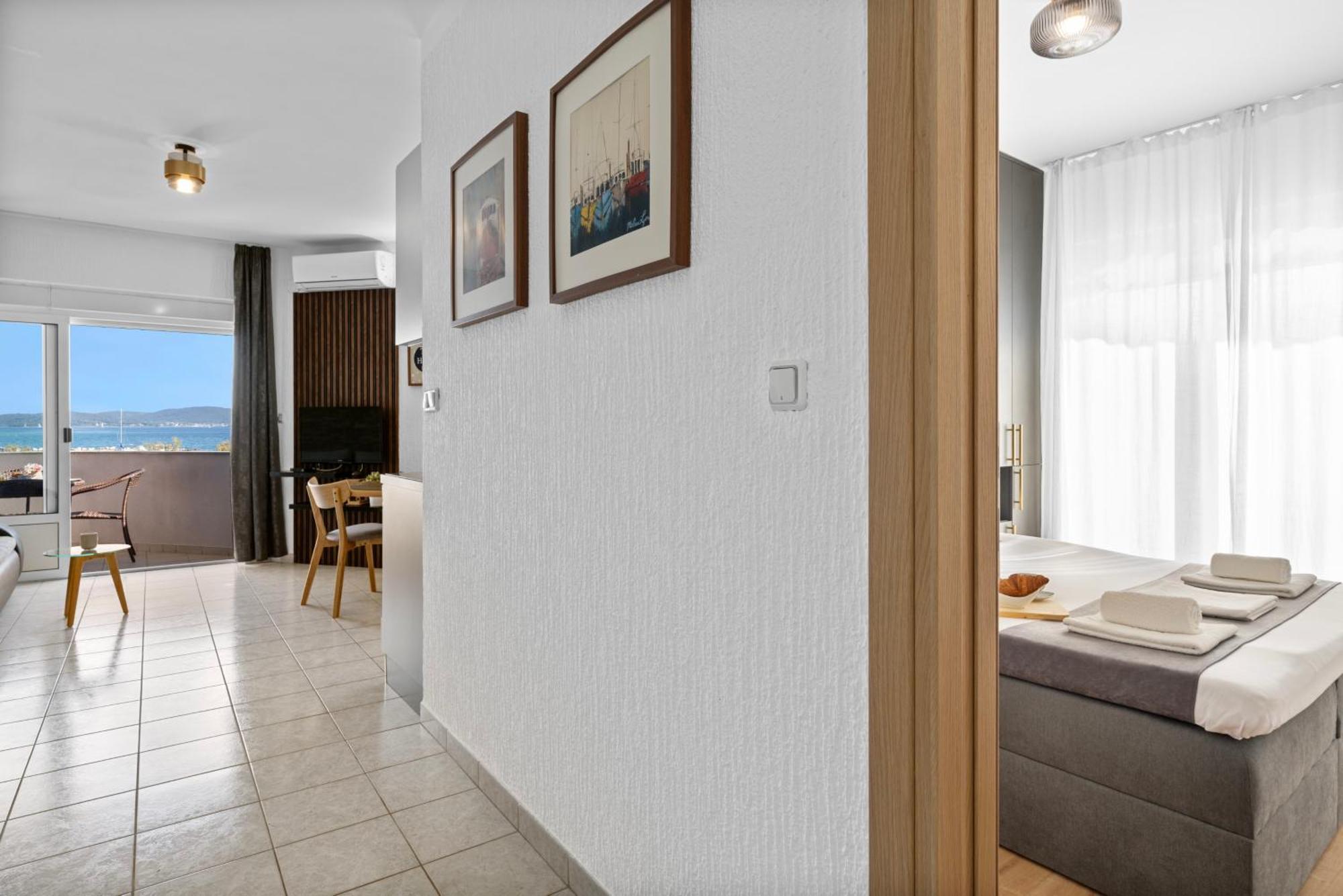 Aquarius Apartments - Beachside With Heated Pool Vodice Exterior foto