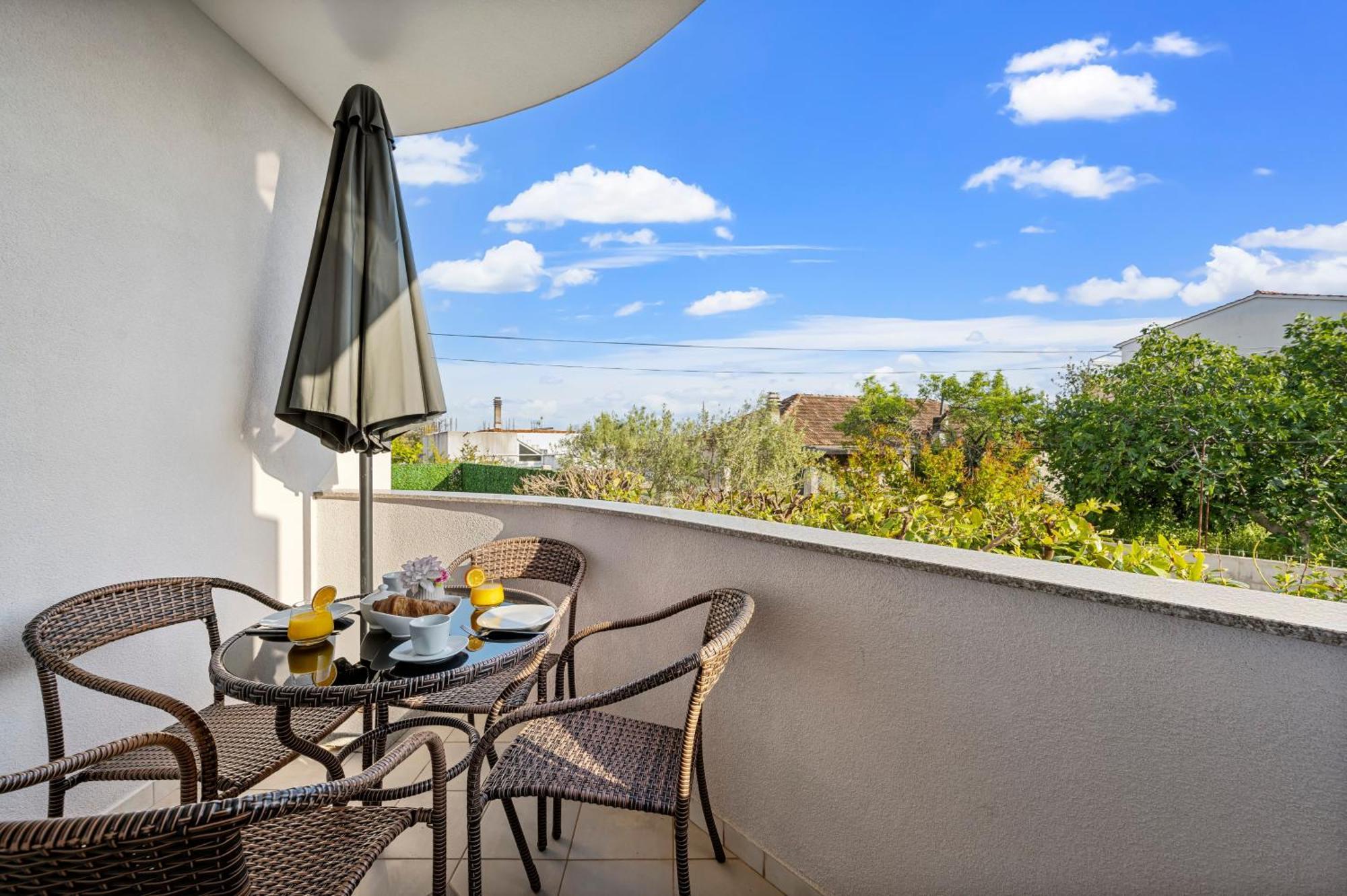 Aquarius Apartments - Beachside With Heated Pool Vodice Zimmer foto