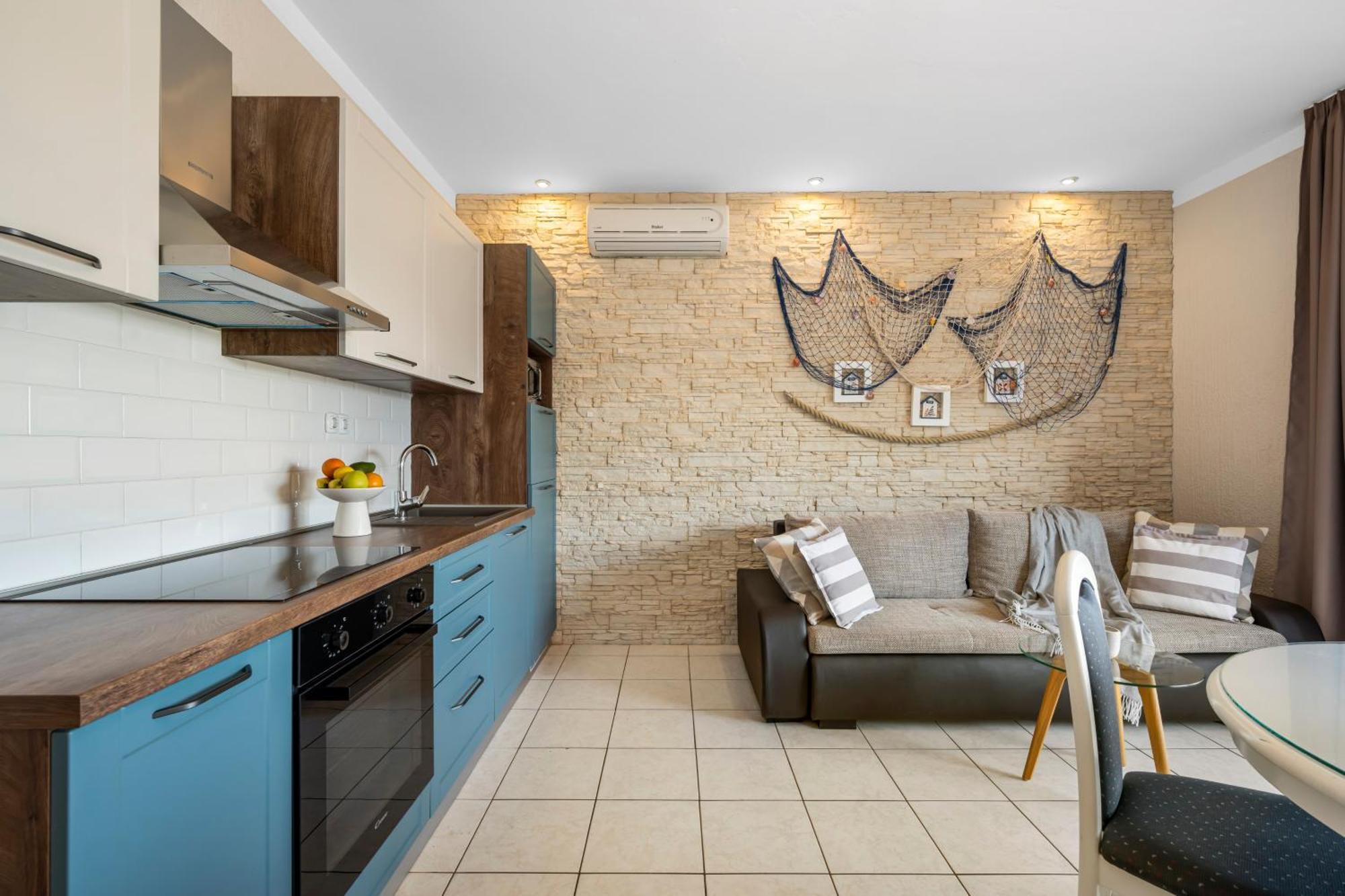 Aquarius Apartments - Beachside With Heated Pool Vodice Zimmer foto