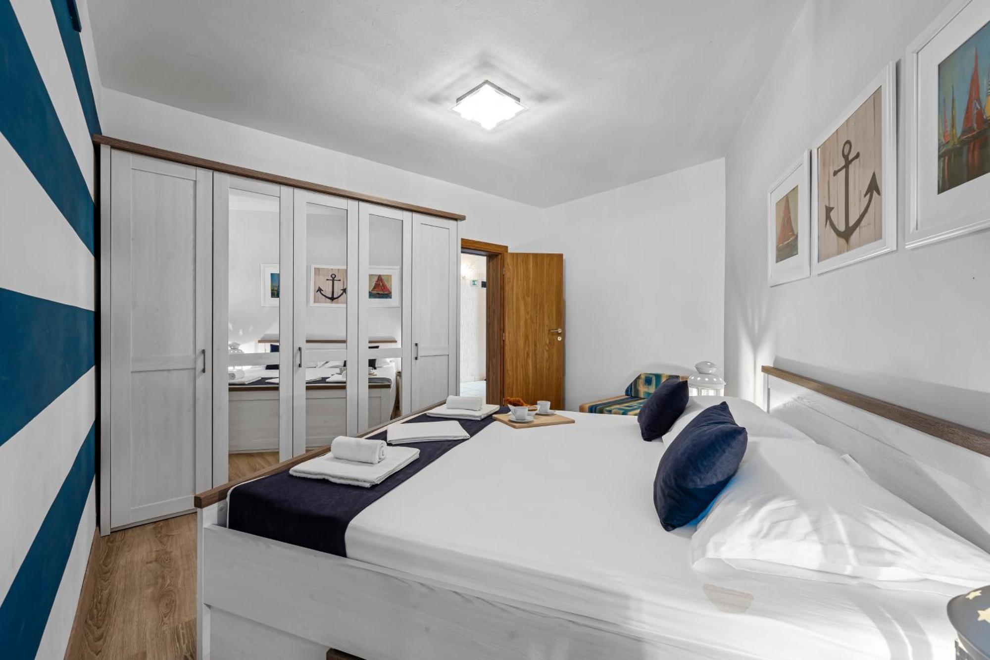 Aquarius Apartments - Beachside With Heated Pool Vodice Zimmer foto
