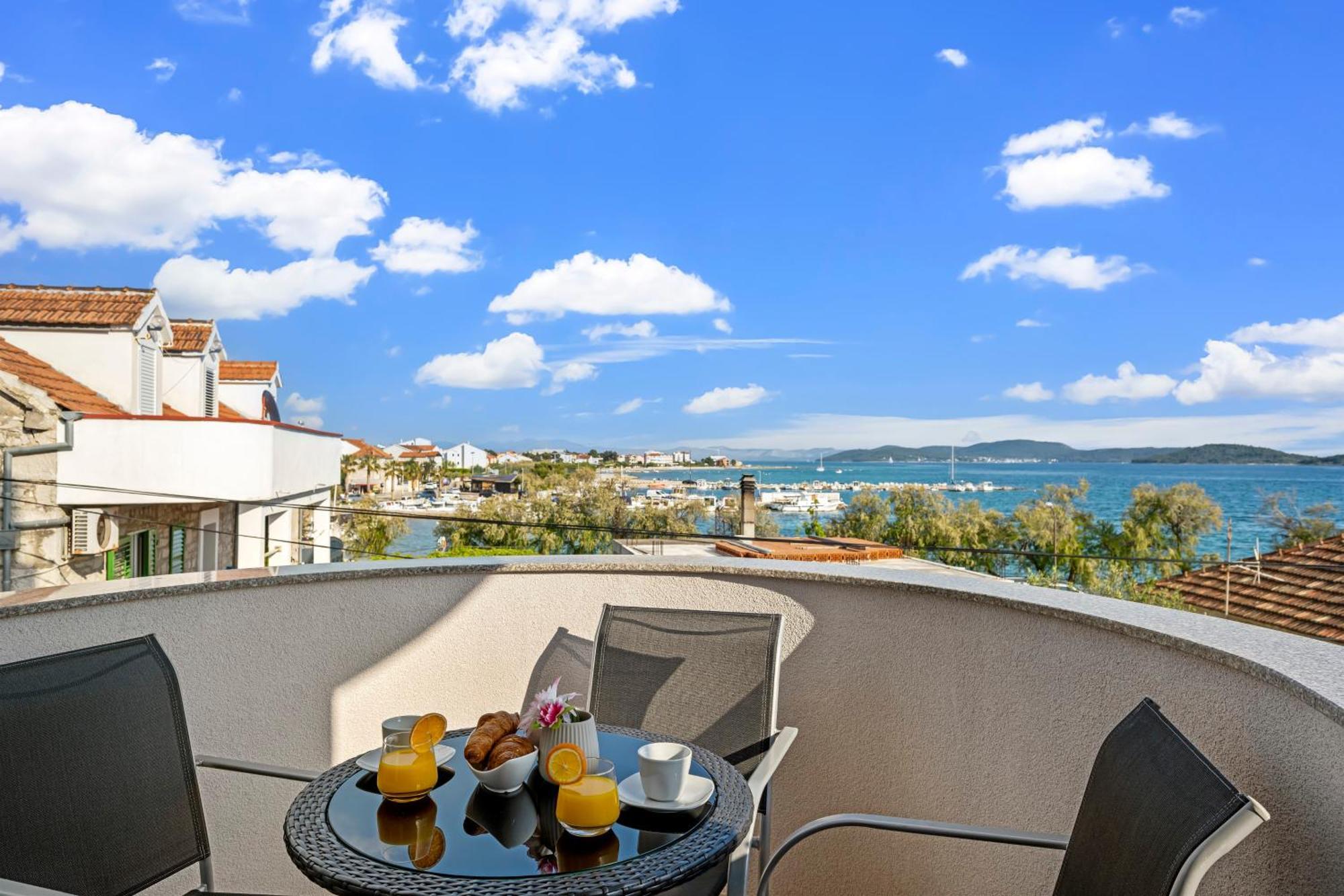 Aquarius Apartments - Beachside With Heated Pool Vodice Exterior foto