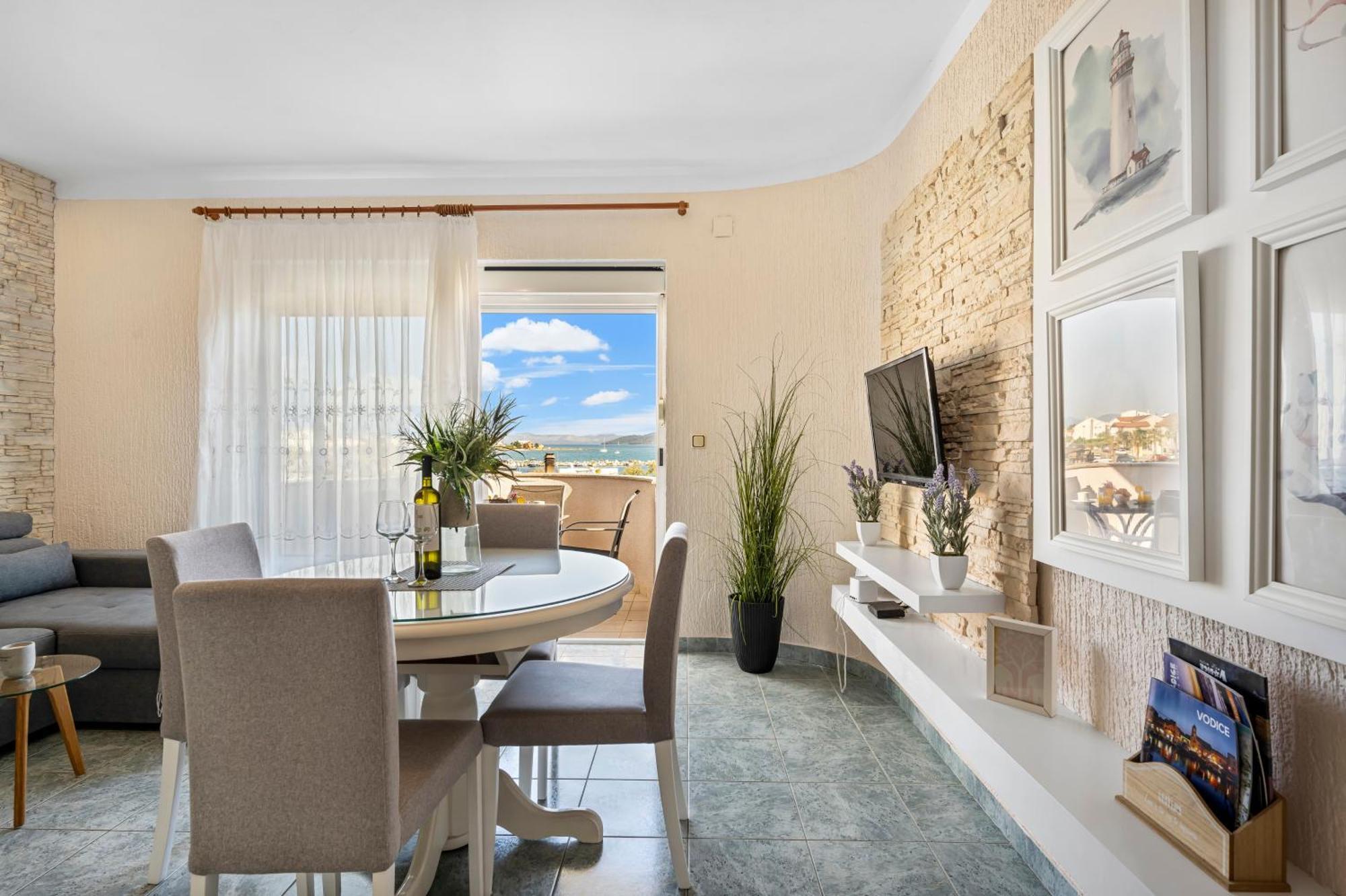 Aquarius Apartments - Beachside With Heated Pool Vodice Zimmer foto