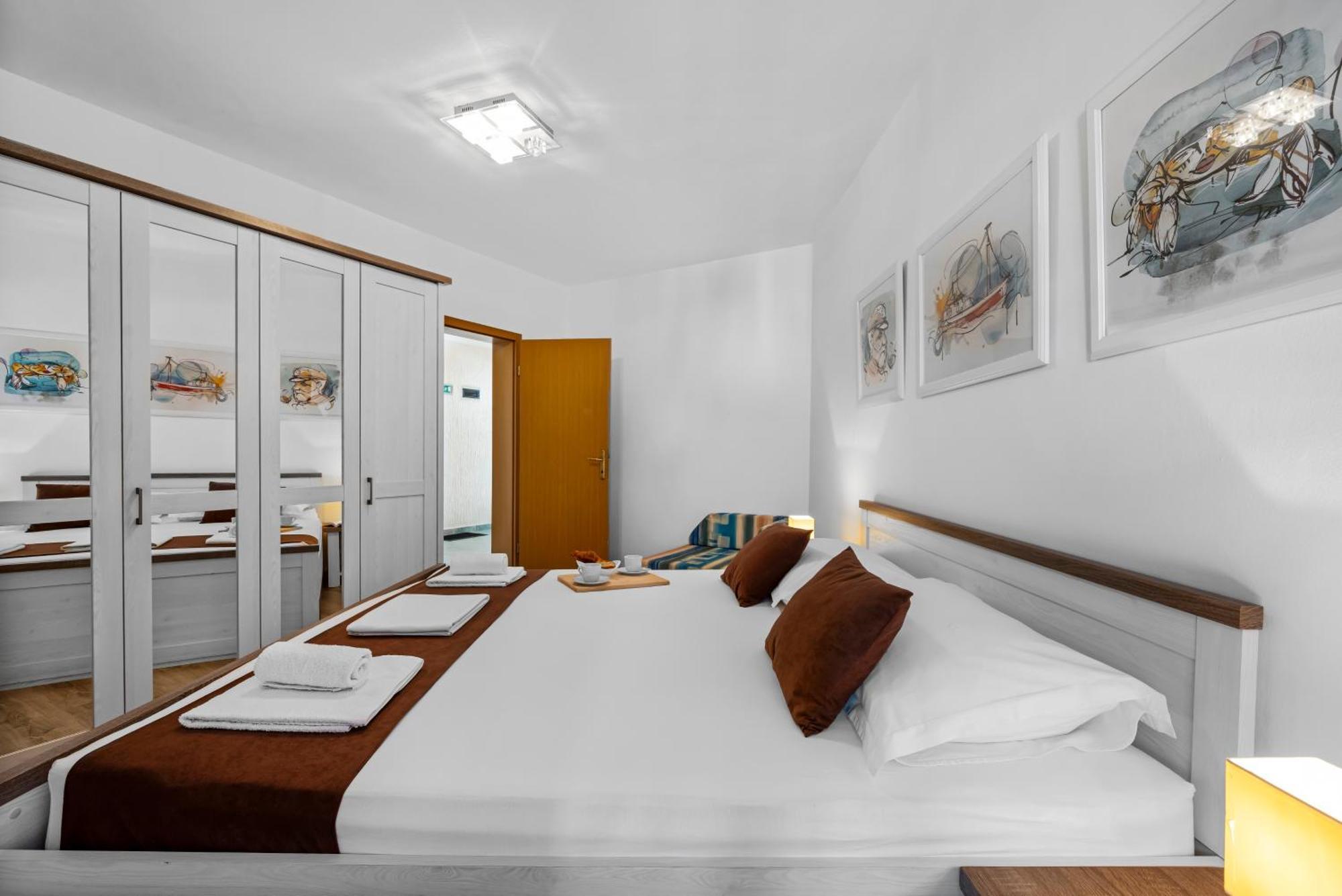 Aquarius Apartments - Beachside With Heated Pool Vodice Zimmer foto