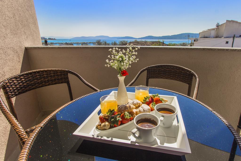 Aquarius Apartments - Beachside With Heated Pool Vodice Exterior foto