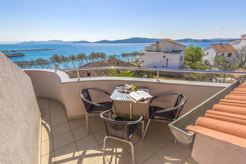 Aquarius Apartments - Beachside With Heated Pool Vodice Exterior foto