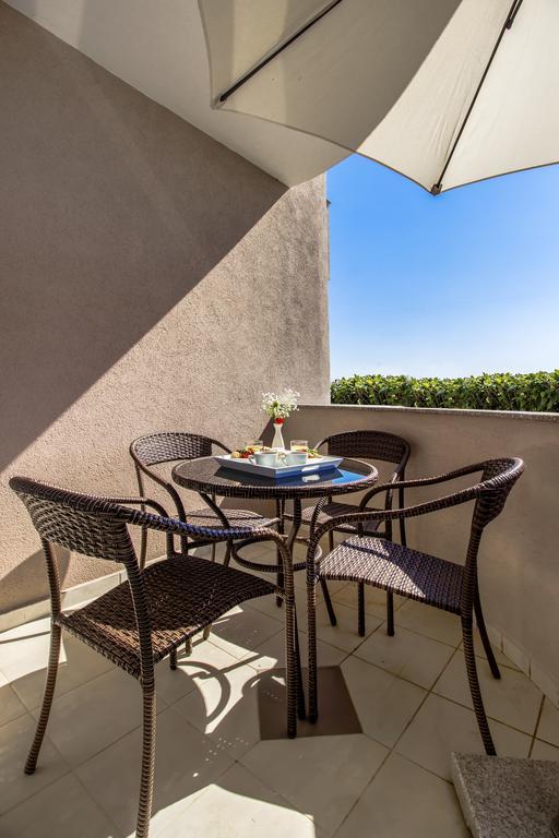 Aquarius Apartments - Beachside With Heated Pool Vodice Exterior foto