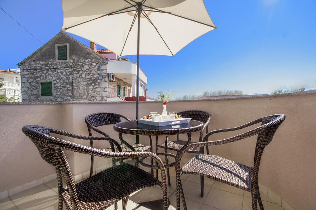 Aquarius Apartments - Beachside With Heated Pool Vodice Exterior foto