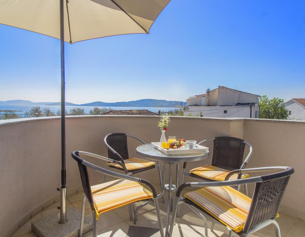 Aquarius Apartments - Beachside With Heated Pool Vodice Exterior foto